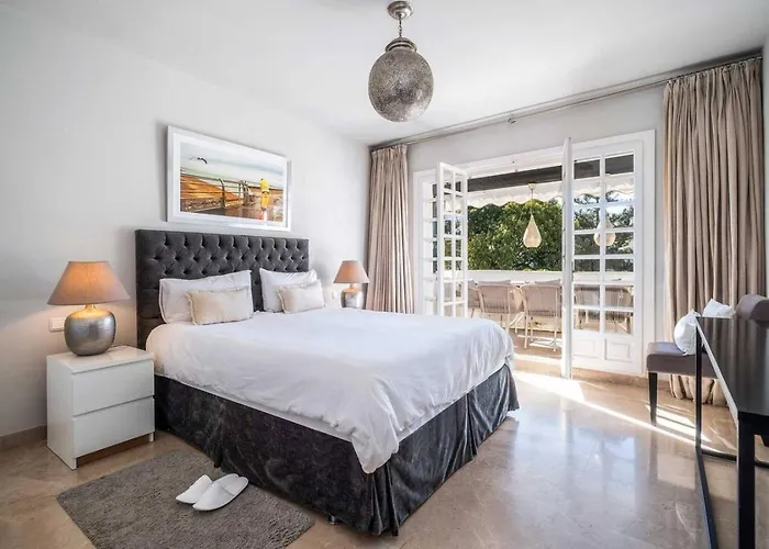 Apartament 3 Bedroom Retreat Puente Marbella